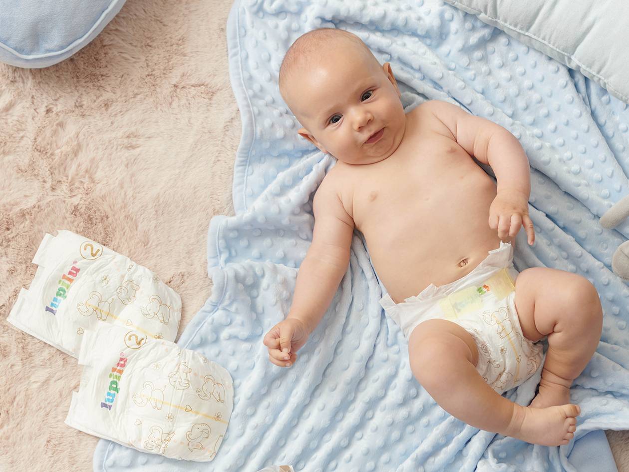 pampers dziecko wielkości owoca