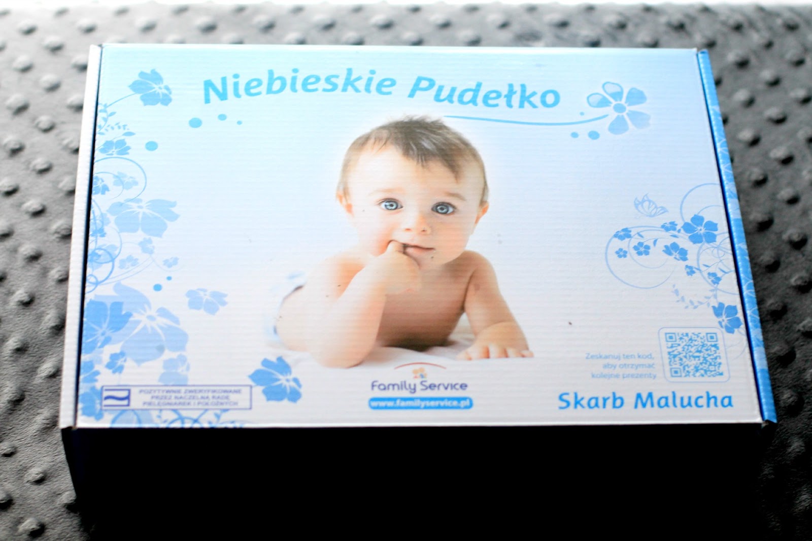 błękitne pudełko pampers